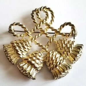 Vintage brooch knot and tassel thistle design pale gold tone pin